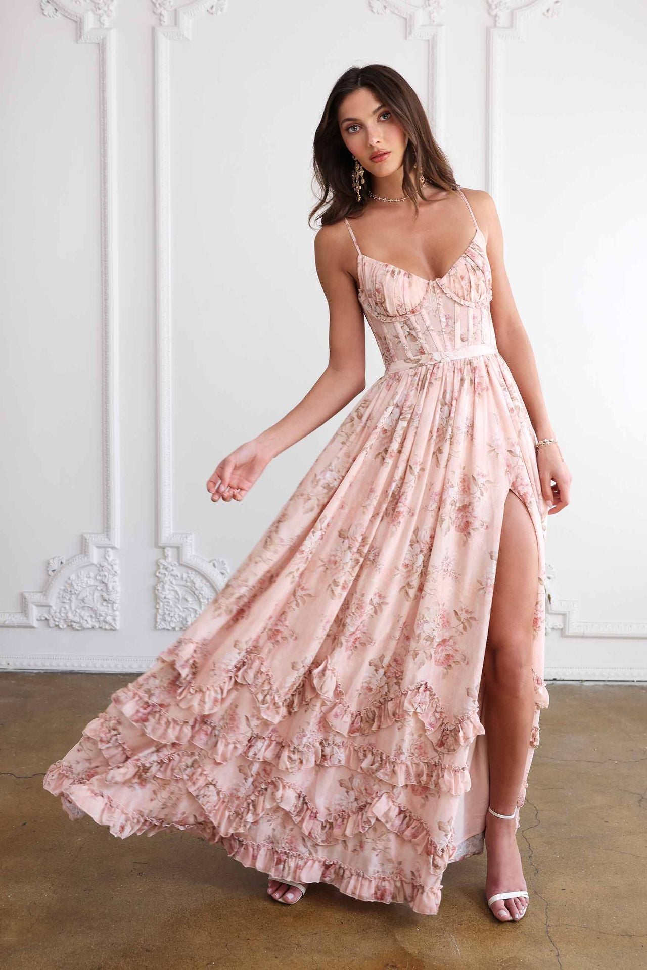 Robe à Bretelles Élégante et Unique pour Vos Vacances en Bord de Mer